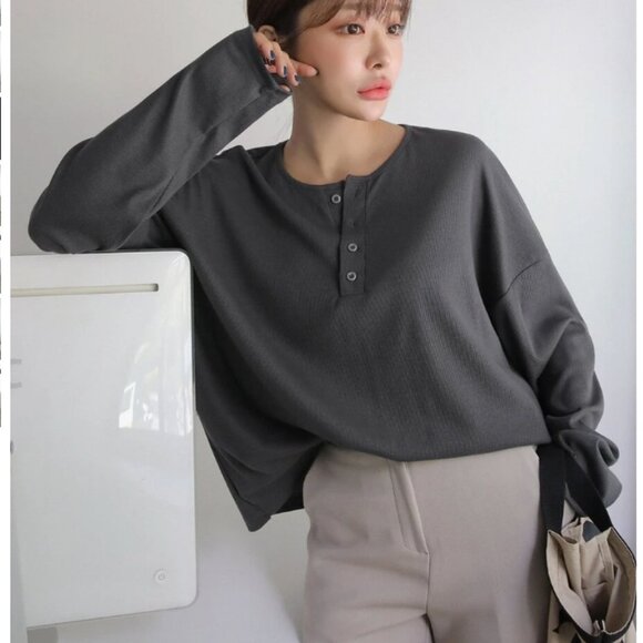 DAZY Quarter Button Drop Shoulder Tee - Picture 4 of 7